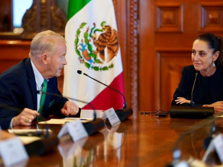 Sheinbaum se reúne con congresistas estadounidenses en Palacio Nacional