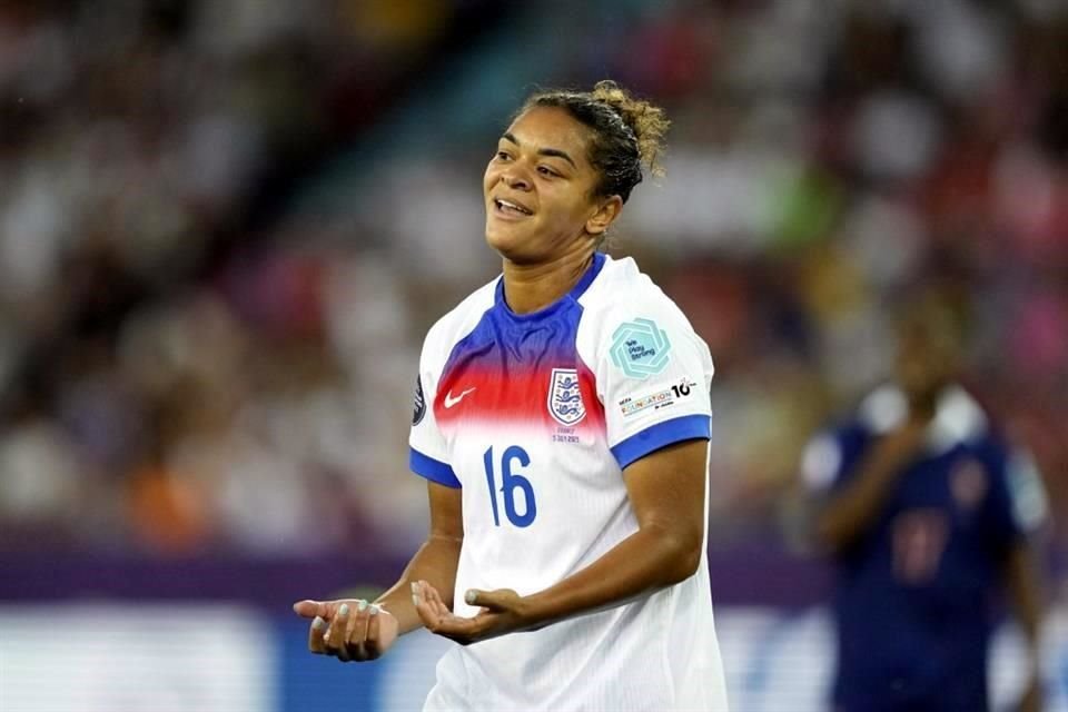 La defensa Jess Carter denunció públicamente haber sido víctima de racismo a través de redes sociales durante la Eurocopa Femenina en Suiza.