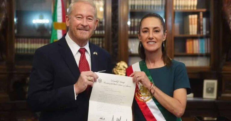 Acude embajador de EU a Palacio Nacional