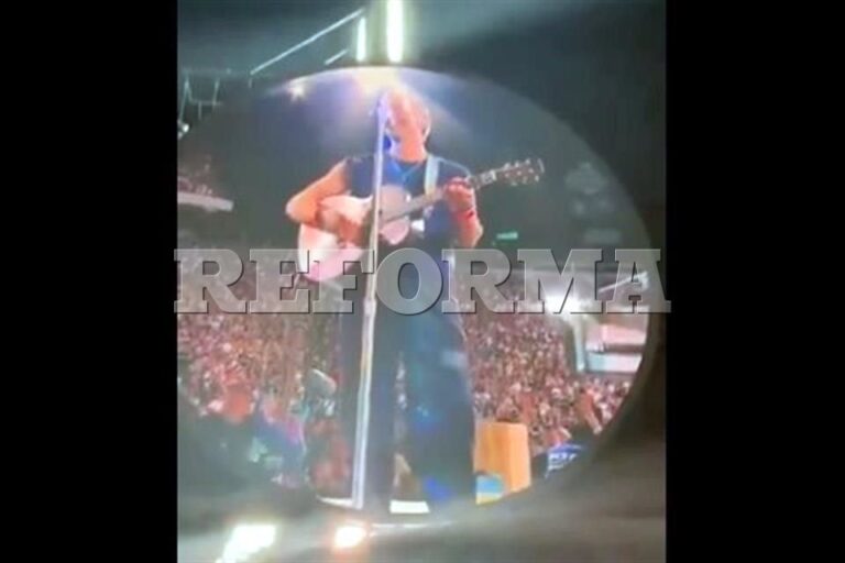 Advierte Chris Martin de 'kiss cam' a fans tras escándalo