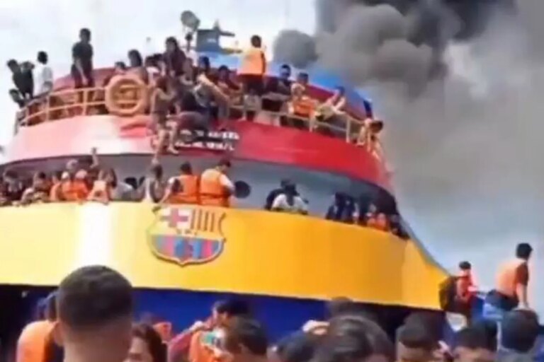 Al menos cinco muertos y tres heridos tras el incendio del barco 'KM Barcelona' en Indonesia