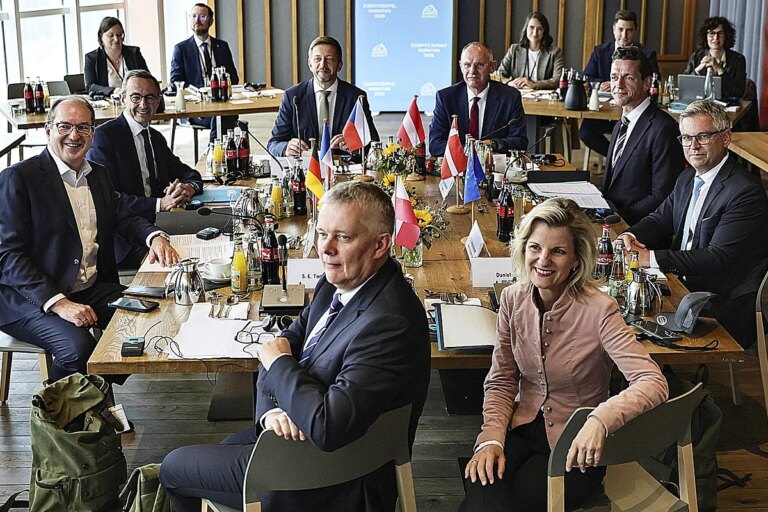 Alemania, nueva "locomotora europea contra la inmigración"