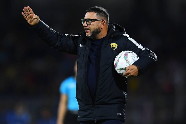 Antonio Mohamed no se olvida de Pumas y del enojo de la afición auriazul
