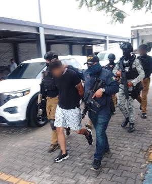 Aprehende Fiscalía al presunto autor material del homicidio de un médico