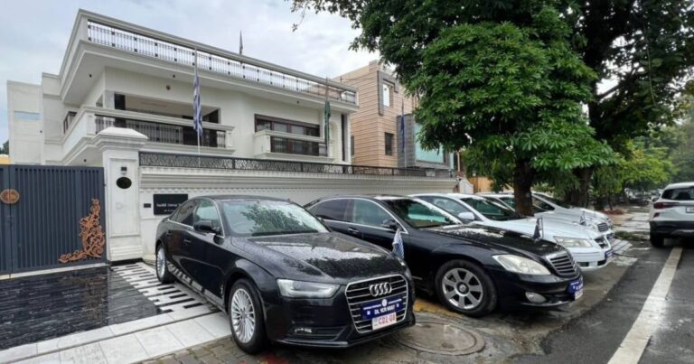Arrestan en India a falso embajador que operaba “embajada” de países ficticios