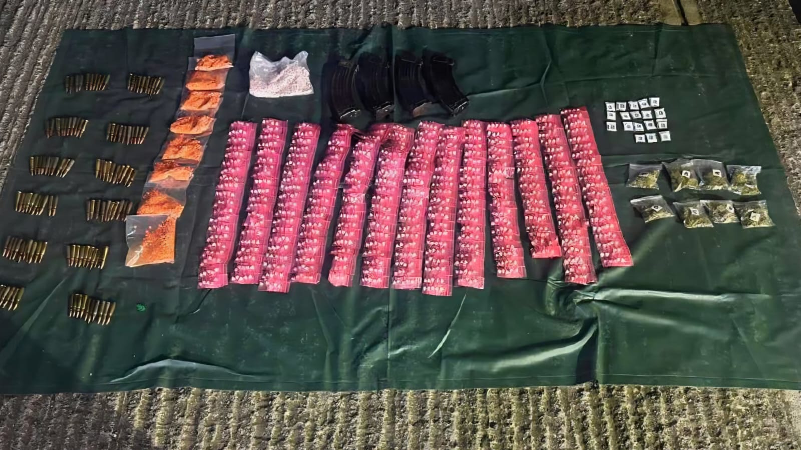 Asegura Ejército Camioneta Con Casi 6 Mil Pastillas De "Molly" Y Material Bélico En Tangancícuaro - Changoonga.com