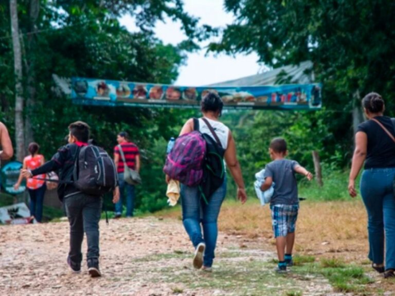 Autoridades reconocen crisis de desplazamiento en Michoacán