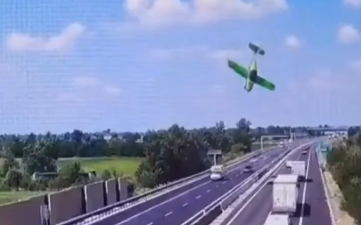 Muere hombre tras ser succionado por el motor de un avión en aeropuerto de Bérgamo
