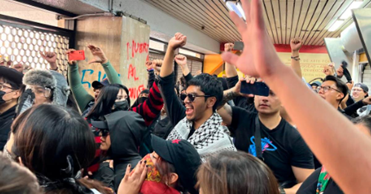 CDMX retira bomba molotov en marcha contra la gentrificación