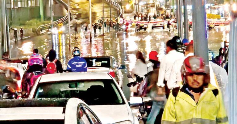 Caos en transporte y vialidades en el Oriente de la CDMX por lluvias