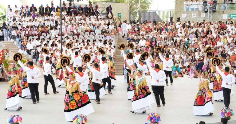 Celebran la Octava del Lunes del Cerro en Oaxaca