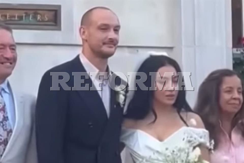 Charli XCX se casa con George Daniel en boda en Londres