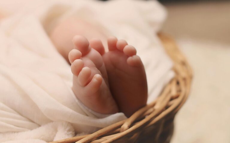 Clínica de fertilidad vendía bebés como si fueran de gestación subrogada en la India