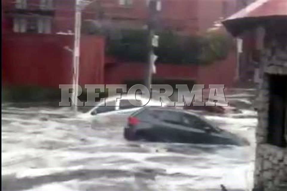 Colapsan vialidades por lluvias en CDMX