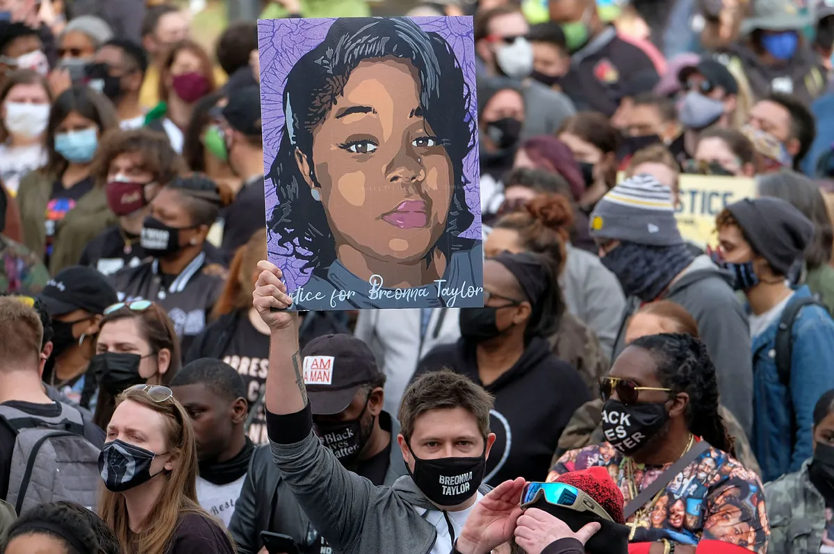 Condenan a tres años de cárcel al policía que participó en la muerte de la afroamericana Breonna Taylor, que desató una ola de protestas antirracistas en EEUU