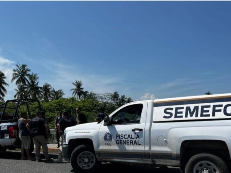 Continúa búsqueda de menor que cayó a estero de cocodrilos