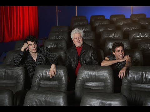Crítica de "Pedro x Javis": La serie que convierte a Almodóvar en un ritual pop