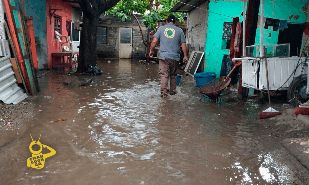 Crónica| Fuerte Aguacero Causa Desbordamiento De Río E Inundaciones En Apatzingán - Changoonga.com