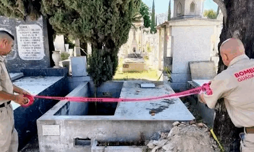 #DShock Mujer Cae De 5 Metros En Cripta De Panteón En Guadalajara Y Muere Al Visitar A Su Esposo - Changoonga.com