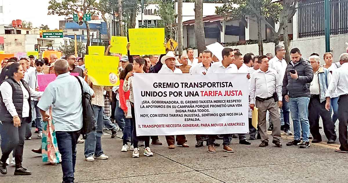 Dan marcha atrás al tarifazo para taxis; gobierno de Veracruz se arrepiente