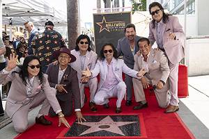 Dedican Los Bukis estrella en Paseo de la Fama a inmigrantes