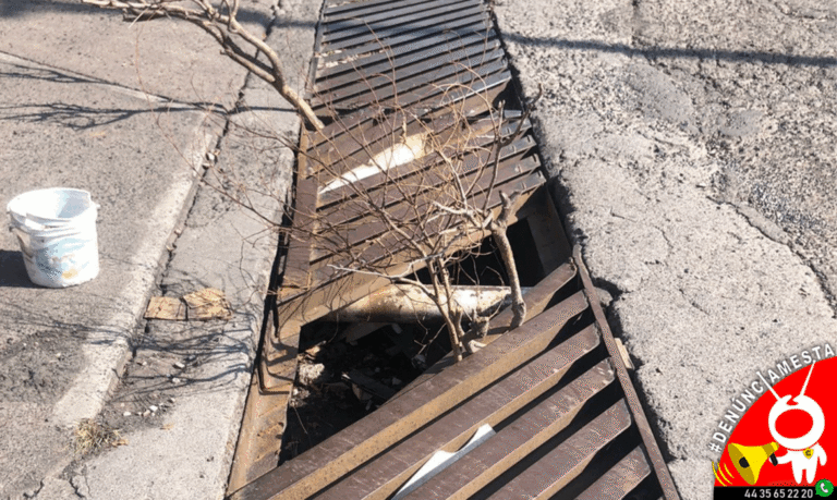 #Denúnciamesta Coladera lleva 15 días abierta en Paseo del Fresno, esquina con Manuel Ocaranza - Changoonga.com