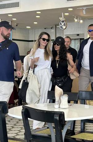 Disfrutan Salma Hayek y Angelina Jolie café de Veracruz