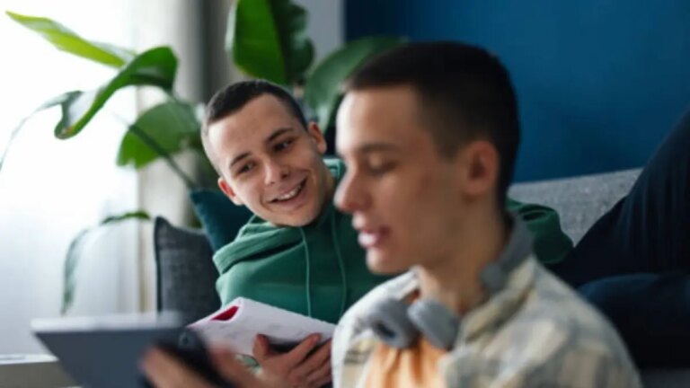 El orden de nacimiento de los hermanos sí afecta su inteligencia, dicen expertos: ¿cuál es más inteligente?