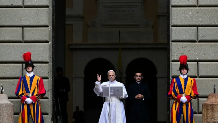 El papa León XIV pide proteger la dignidad humana ante los avances de la IA en la primera misa celebrada por el Vaticano para 'influencers' católicos