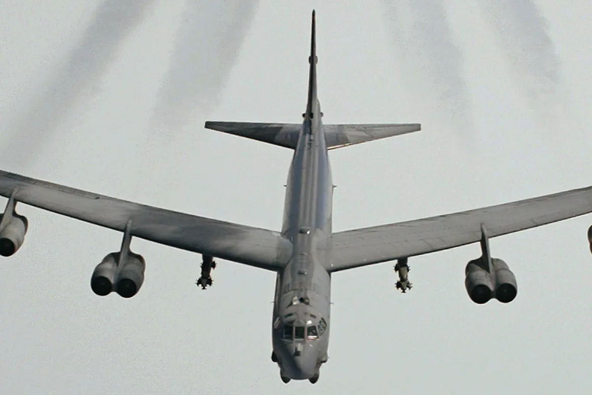 El piloto de un avión comercial evita una catástrofe y consigue impedir un choque con un bombardero B-52 en Dakota