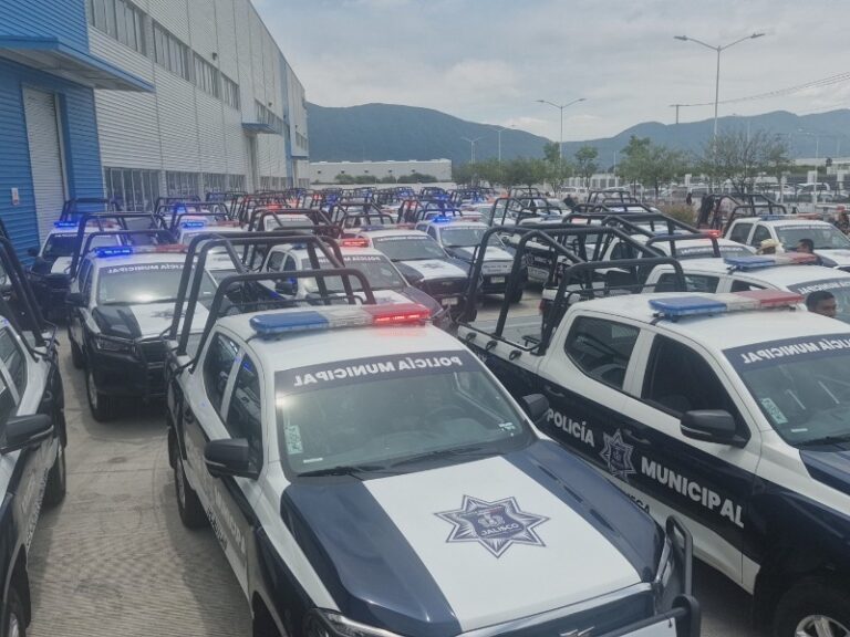 Entregan 66 patrullas a 34 municipios del interior