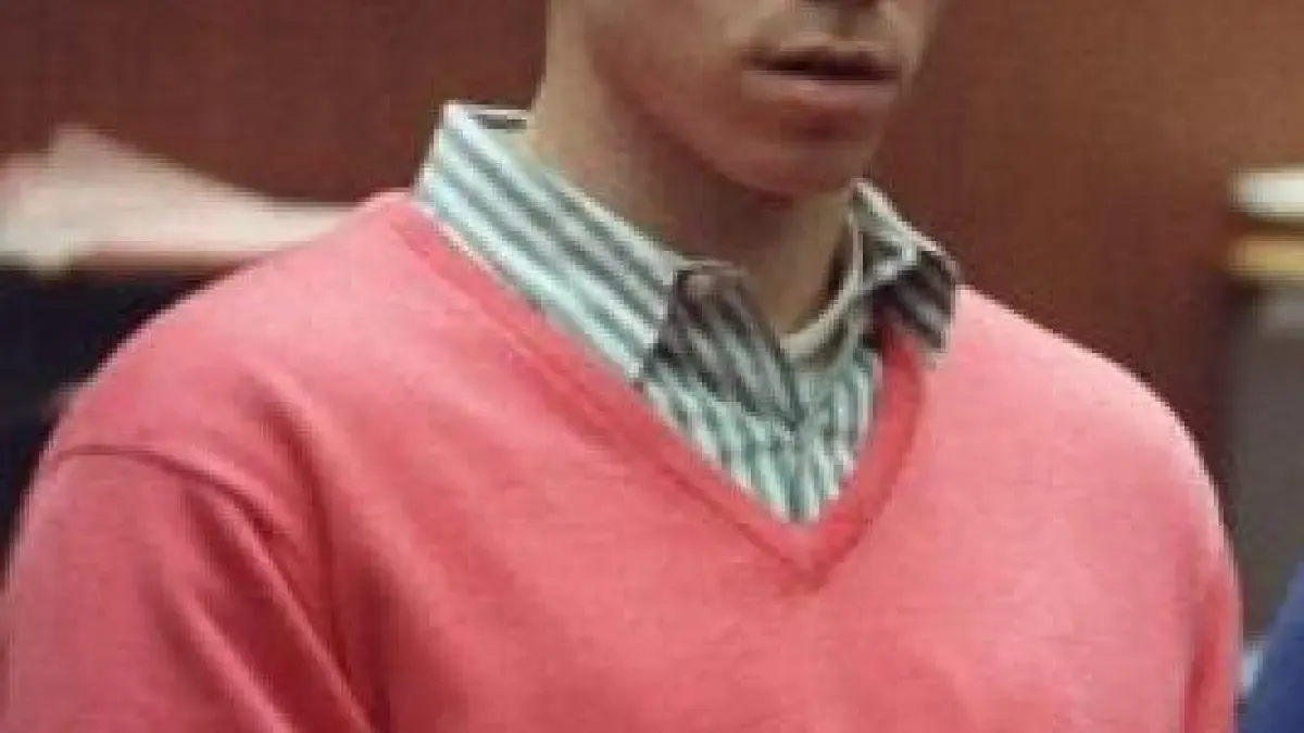 Erik Menéndez, uno de los dos hermanos condenados por el asesinato de sus padres, fue hospitalizado por una grave enfermedad