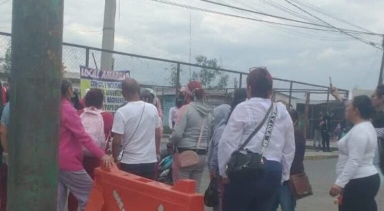 Familiares acuden al penal de Chalco tras riña; autoridades descartan motín