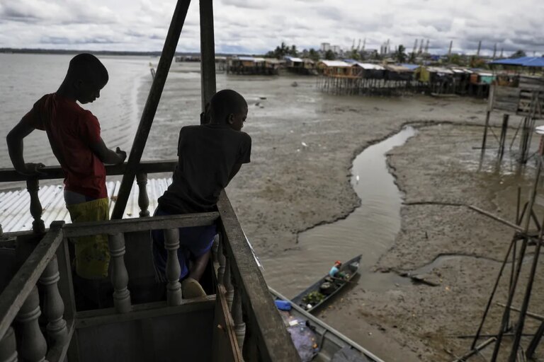 La resaca de las alertas de tsunami que siguen provocando evacuaciones en el Pacífico y el miedo en las diminutas islas que se ahogan por la subida nivel del mar