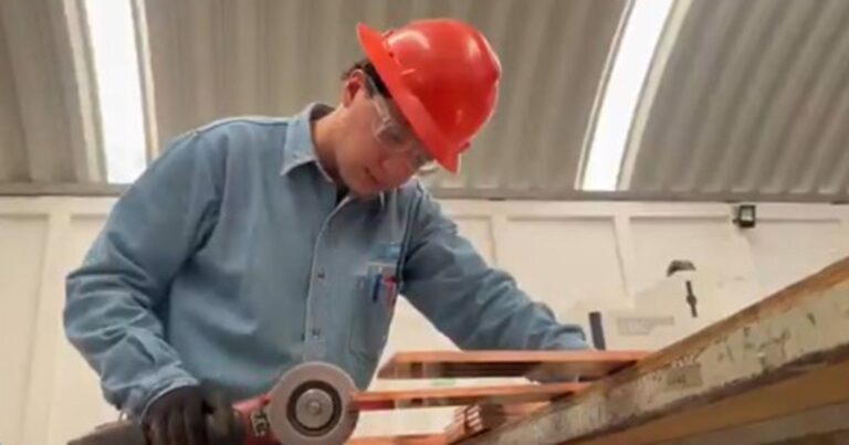 Llama Jóvenes Construyendo el Futuro a tutores y aprendices a evaluación mensual