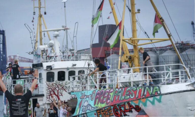 Los dos españoles a bordo del barco 'Handala' de la Flotilla piden presión sobre el Gobierno para acelerar su liberación