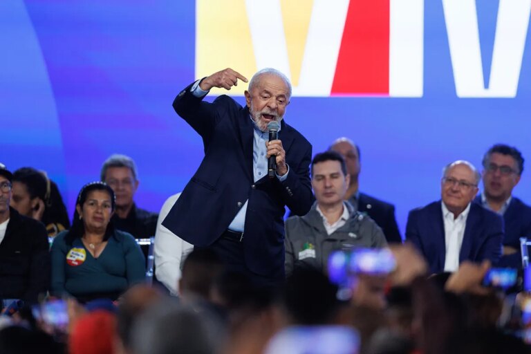 Lula juega con fuego con Trump: "Si viviera en Brasil sería juzgado por lo del Capitolio"