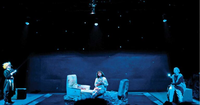 María Penella da voz a la migración infantil en conmovedora obra teatral
