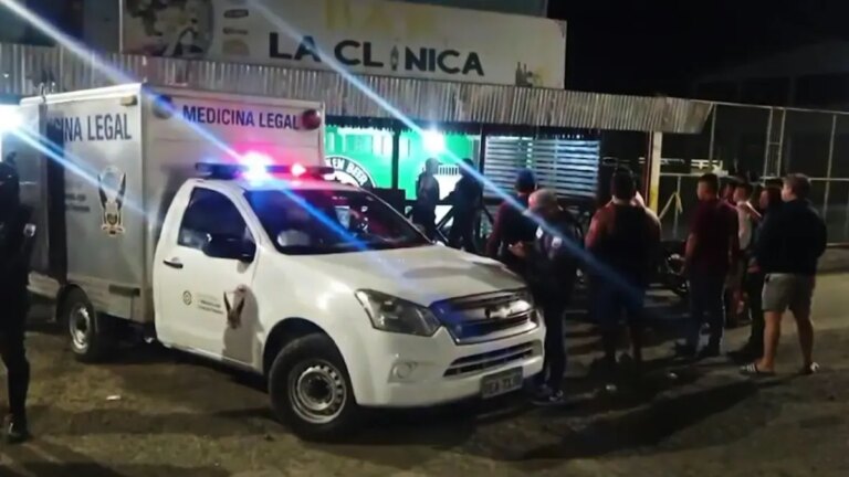 Masacre en licorería de Ecuador deja 14 civiles muertos en ataque con fusiles en zona disputada por el narcotráfico: 'Abrieron fuego contra todos'