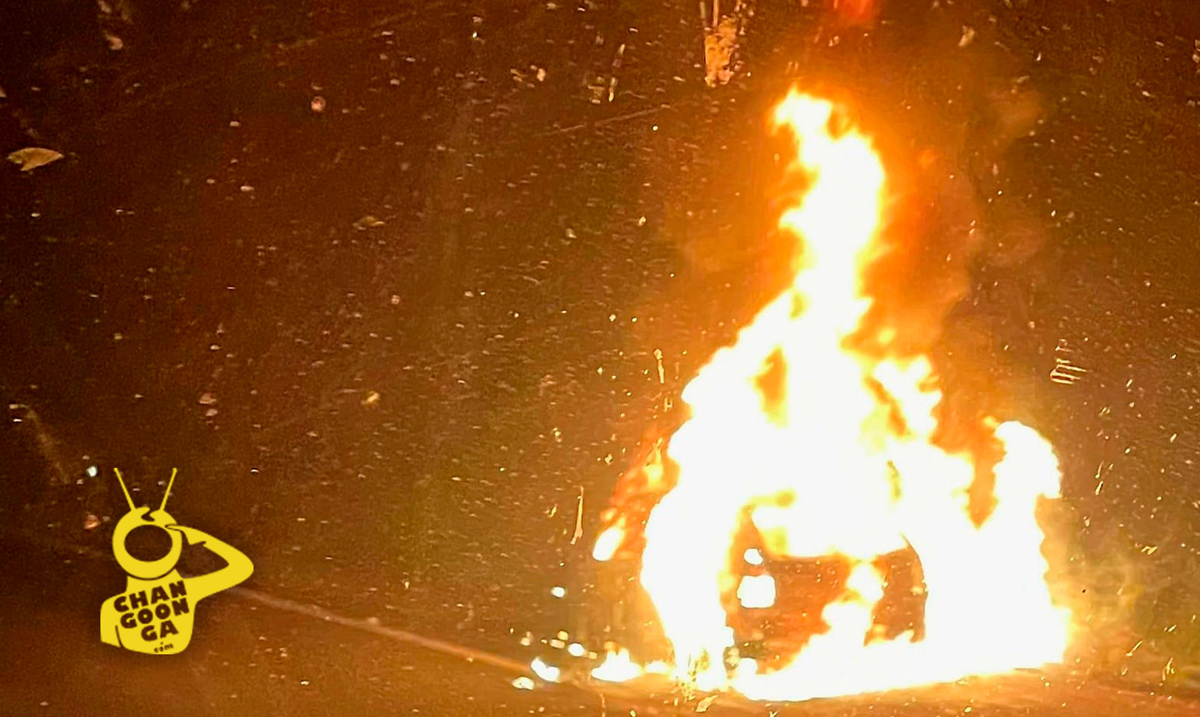 #Michoacán Arde Auto Golf En Llamas En La Apatzingán – Cuatro Caminos - Changoonga.com