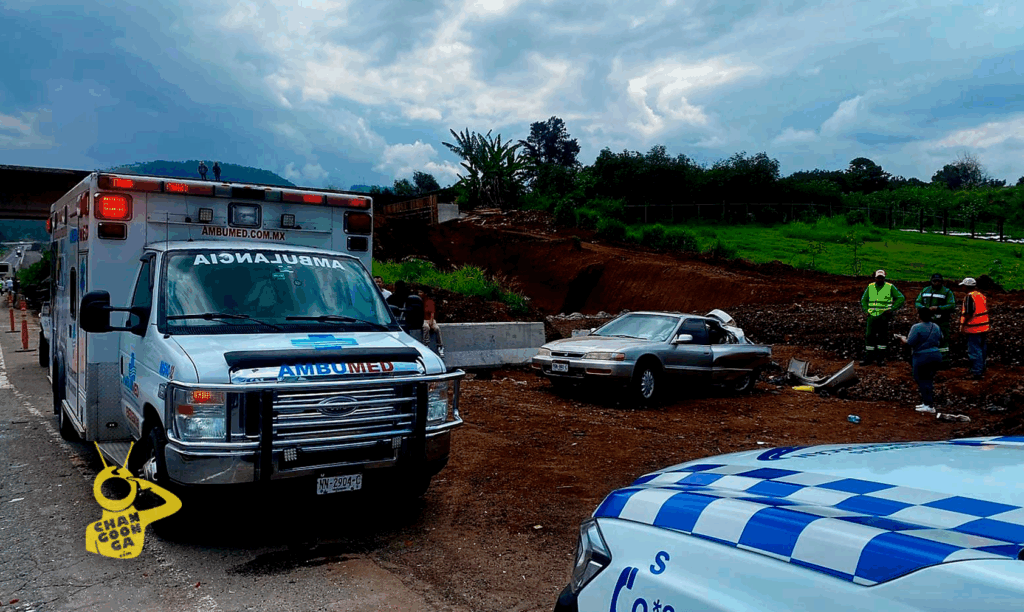 #Michoacán Auto En El Que Viajaban 6 Personas Se Accidenta En la Siglo XXI; Todos Resultaron Con Heridas Leves - Changoonga.com