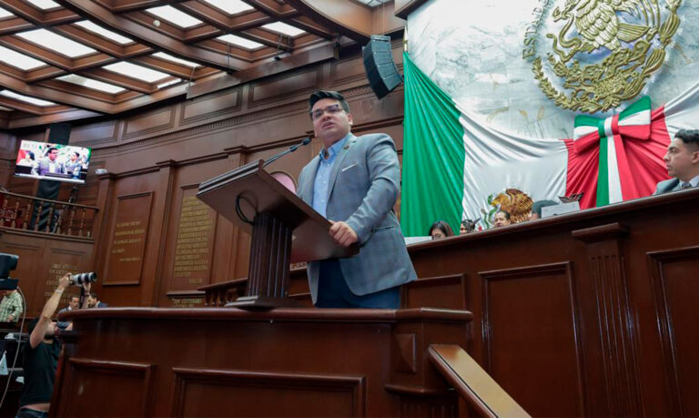 #Michoacán Diputado Toño Carreño Vs De Adelantar RENUNCIA Del Fiscal Adrián López - Changoonga.com