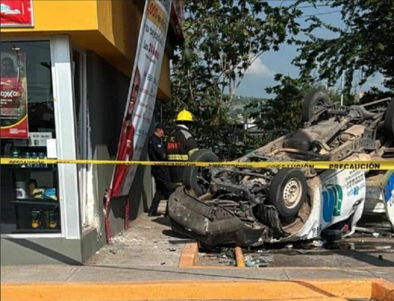 #Michoacán Tráiler Se Descontroló Y Embistió Varios Autos Con Saldo De Un Fallecido - Changoonga.com