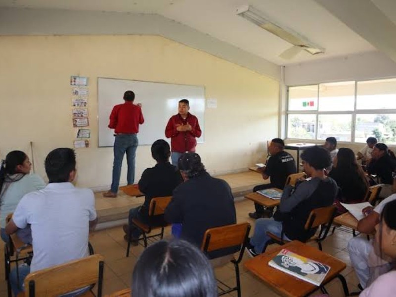 Michoacán ya no requiere más maestros de primaria, sino de universidad