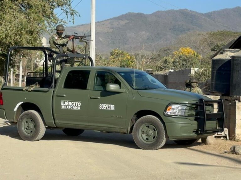 Militares realizan operativo en Puerto Vallarta