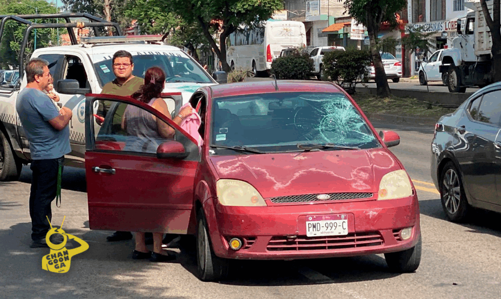 #Morelia Auto Atropella A Peatón En La Av. Madero Poniente - Changoonga.com