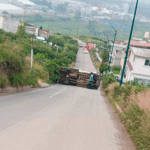 #Morelia Camioneta Vuelca En El Camino Villas Oriente-Ciudad Industrial - Changoonga.com