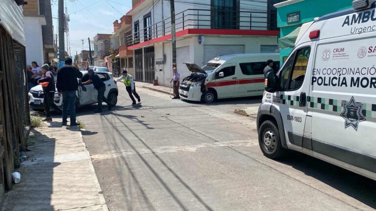 #Morelia Choque Entre Combi Roja Y 2 Autos Deja 5 Lesionados En La Colonia Adolfo López Mateos - Changoonga.com