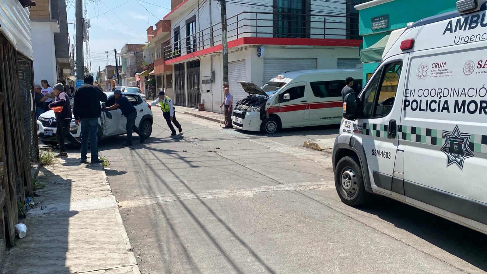 #Morelia Choque Entre Combi Roja Y 2 Autos Deja 5 Lesionados En La Colonia Adolfo López Mateos - Changoonga.com
