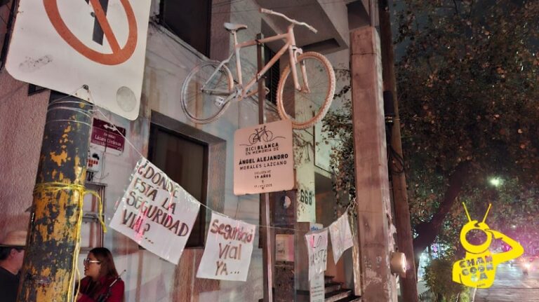 #Morelia Colocan Bicicleta Blanca En La Lázaro Cárdenas En Memoria De Ángel, Atropellado La Semana Pasada - Changoonga.com